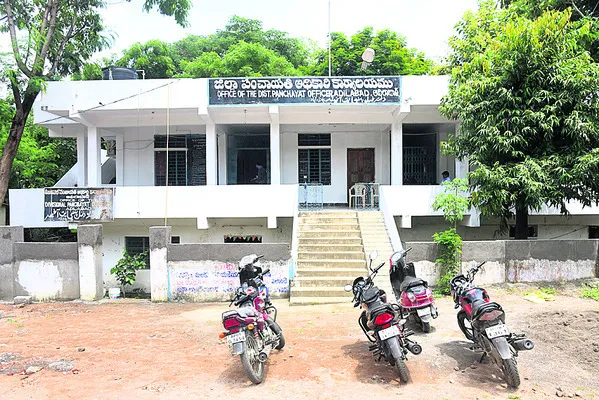 స్వాహా చేసి .. పోటీకి దూరమై