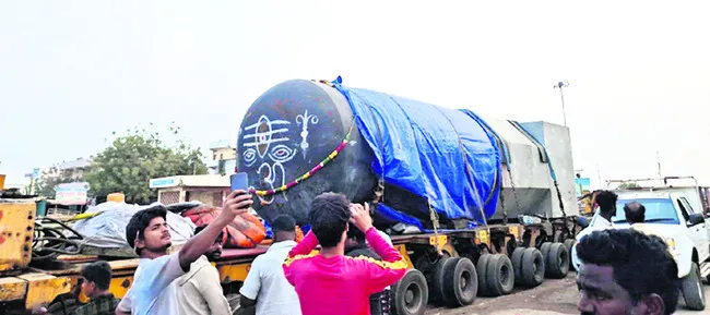 అతిపెద్ద శివలింగం 
