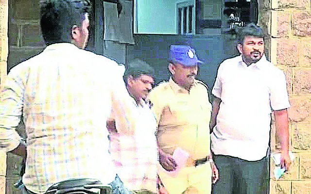 వైఎస్సార్‌ నాయకుడికి వేధింపులు 