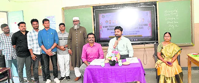 ప్రభుత్వ విద్యను బలోపేతం చేయాలి