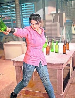 అణాలి ఫస్ట్‌లుక్‌ విడుదల 