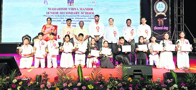 విద్యతోనే ఉజ్వల భవిష్యత్‌ 