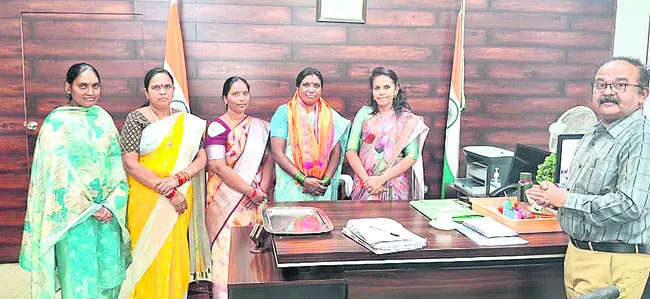 చిరు వ్యాపారం.. దృఢ సంకల్పం 