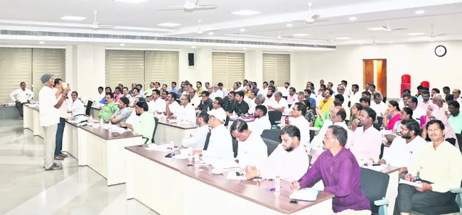 ఎన్నికల విధులు నిబద్ధతతో నిర్వహి ంచాలి 