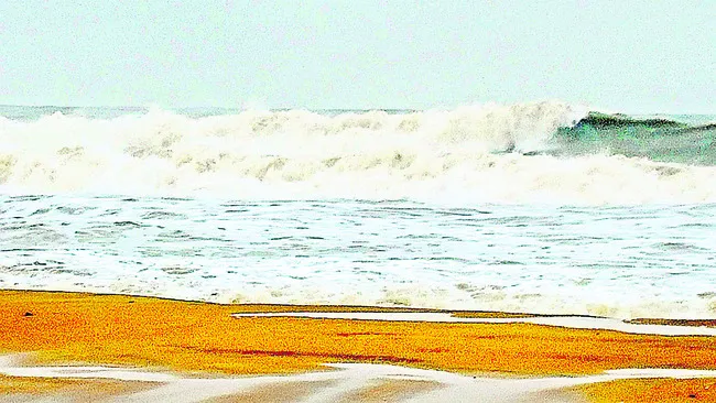 తీరంలో అలజడి