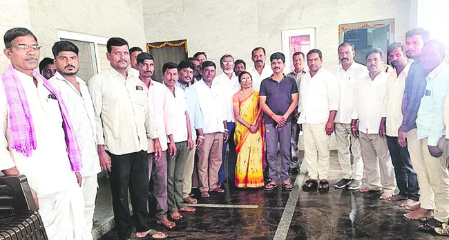 పార్టీ బలపరిచిన అభ్యర్థులను గెలిపించండి 