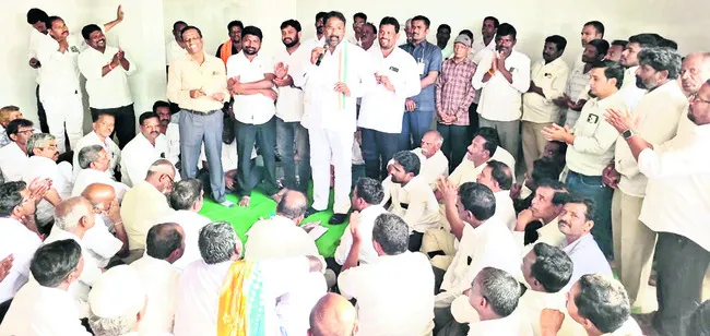 పంచాయతీలు హస్తగతం కావాలి 