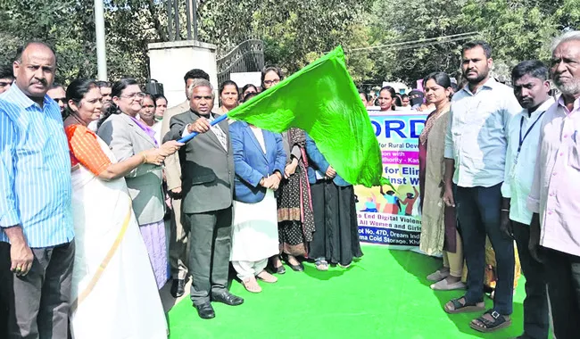 మహిళలపై హింస నిర్మూలనకు కృషి చేయాలి