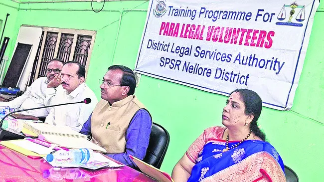 పారా లీగల్‌ వలంటీర్ల పాత్ర కీలకం 
