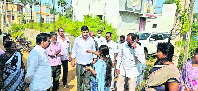 జగనన్న కాలనీలపై వివక్ష ఎందుకు..? 