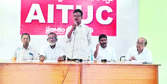 కార్మికులను బానిసలుగా మార్చే లేబర్‌ కోడ్‌లు