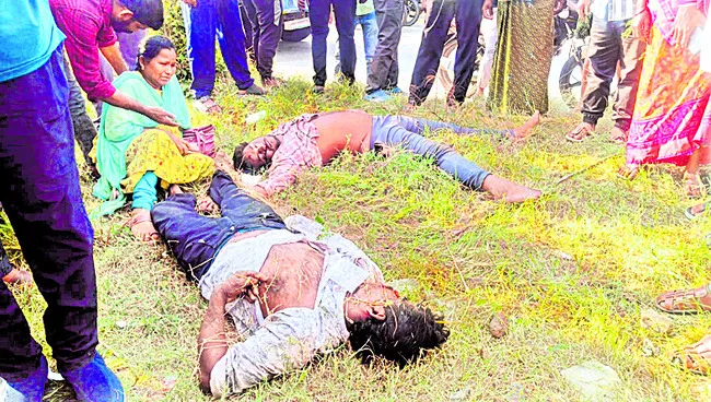 అతివేగానికి రెండు ప్రాణాలు బలి 
