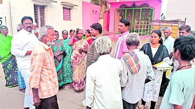 దళితులమని రైతులుగా గుర్తించరా? 