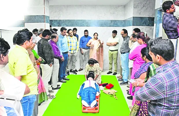 అత్యవసర వైద్య సేవలపై శిక్షణ