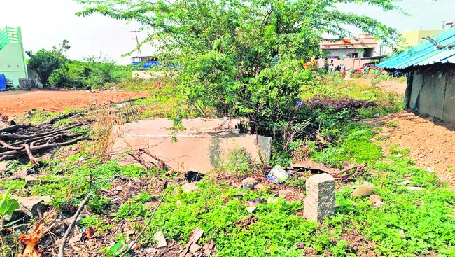 పంచాయతీ స్థలం కబ్జాకు యత్నం 