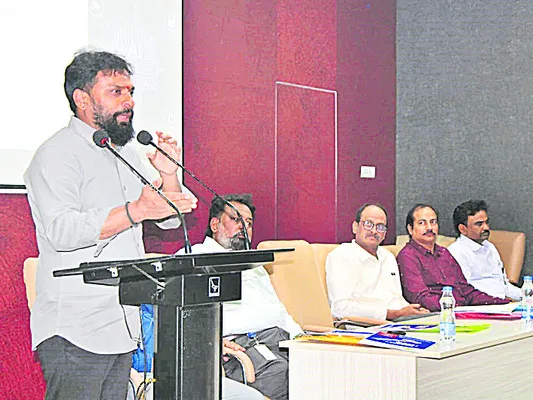 ఉపాధి విభాగాధిపతుల పాత్ర కీలకం 