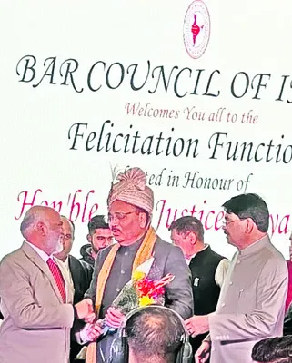 సుప్రీంకోర్టు ప్రధాన న్యాయమూర్తికి సన్మానం 