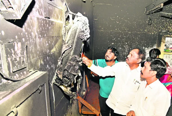 కేజీహెచ్‌లో ఘటనలు ప్రభుత్వ వైఫల్యాలే.. 