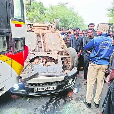 శ్రీశైలం ఘాట్‌లో ప్రమాదం 