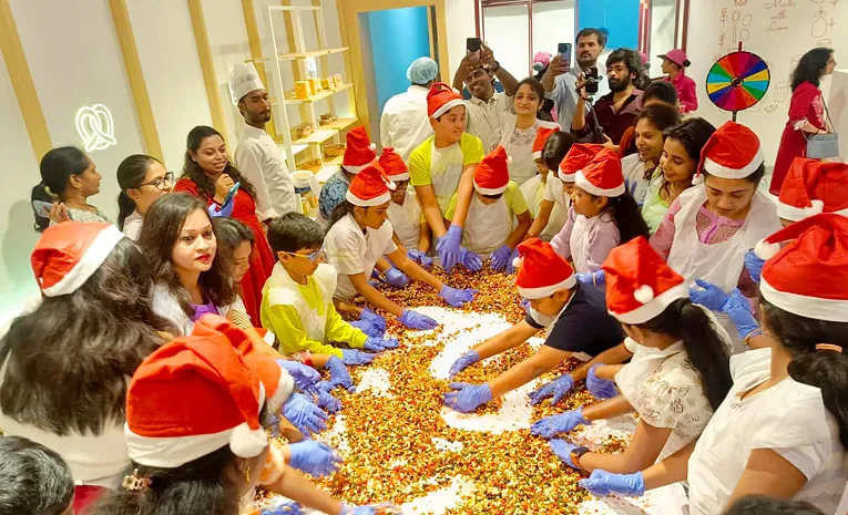 బేక‌ర్స్ ఫ‌న్‌లో సంద‌డిగా కేక్ మిక్సింగ్‌