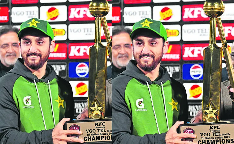 Pakistan team wins the triangular T20 tournament2