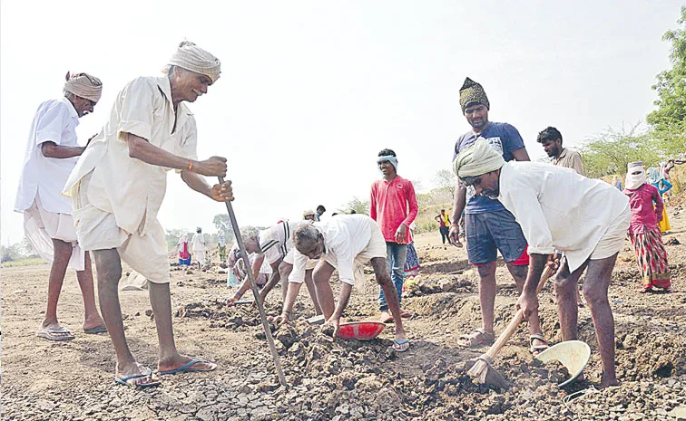 Main problem is making Aadhaar based payments mandatory in the employment guarantee scheme 