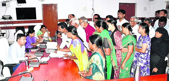 వినతుల వెల్లువ