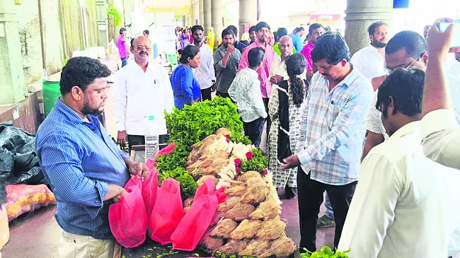 కొబ్బరికాయ రూ.40కే విక్రయించాలి