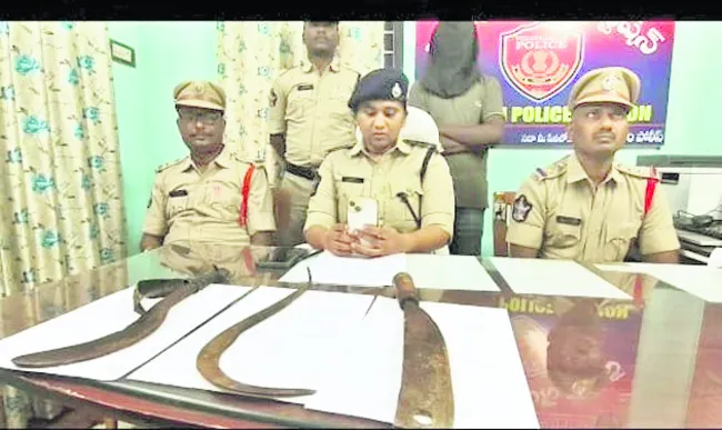 తండ్రి హత్య కేసులో కొడుకు అరెస్ట్‌