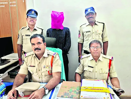 వివాహిత ఆత్మహత్య కేసులో యువకుడి అరెస్టు   