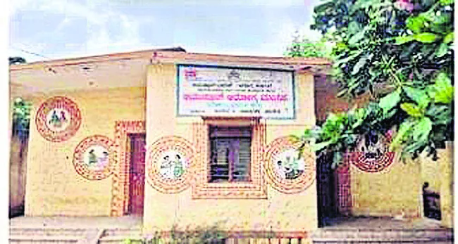 నిరుపయోగంగా ఆరోగ్య మందిరం 