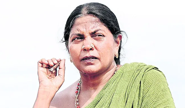 గీతాకై లాసం ప్రధాన పాత్రలో అంగమ్మాళ్‌ 
