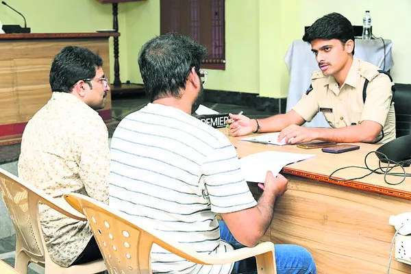 ఎస్పీ గ్రీవెన్స్‌కు 52 వినతులు 