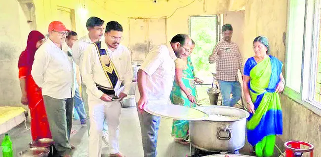 విద్యార్థులు ఆత్మవిశ్వాసంతో ముందుకు సాగాలి