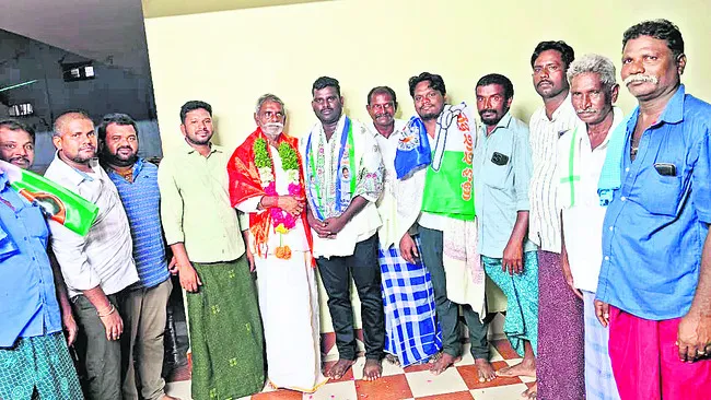 వైఎస్సార్‌ సీపీలో చేరిన టీడీపీ యువ నాయకులు