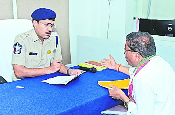 అర్జీల పరిష్కారంపై దృష్టి 