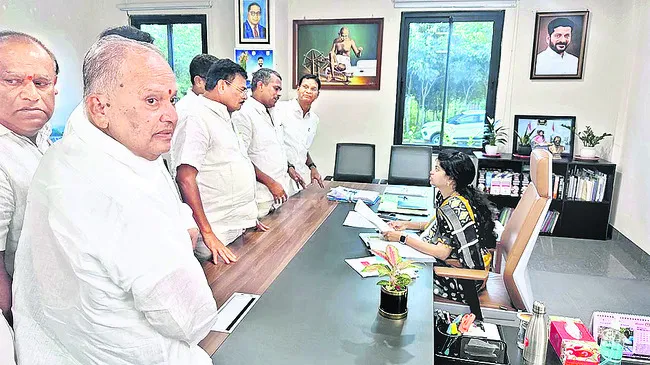 30లోపు కాంట్రాక్టర్ల బిల్లులు చెల్లించాలి 