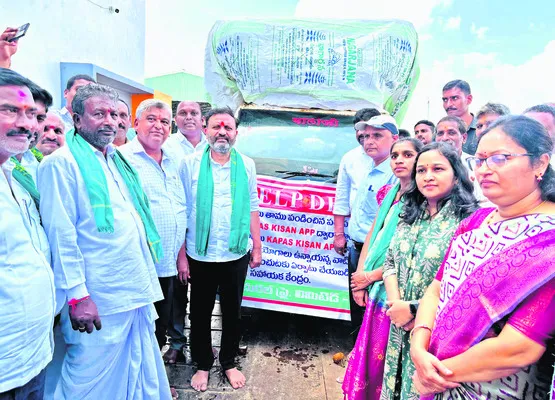 కొనుగోలు కేంద్రంలోనే విక్రయించాలి