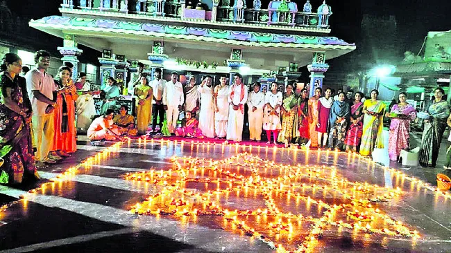 కాళేశ్వరాలయంలో కార్తీక శోభ 