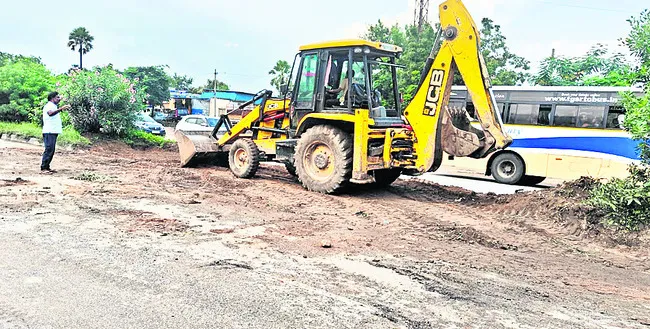 హైవేపై డివైడర్‌ తొలగింపు