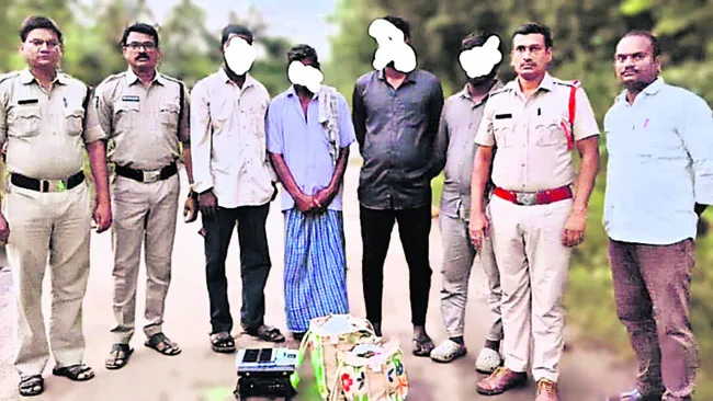 గంజాయి తరలిస్తున్న నలుగురు అరెస్టు 