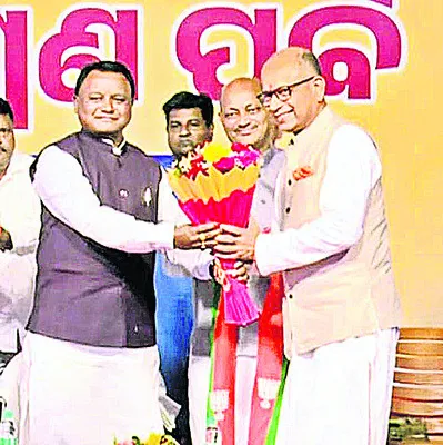 బీజేపీలో చేరిన బీజేడీ అగ్రనేత అమర్‌ పట్నాయక్‌ 