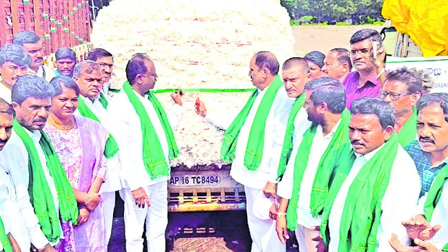 వరద బాధిత రైతులకు పరిహారం అందిస్తాం