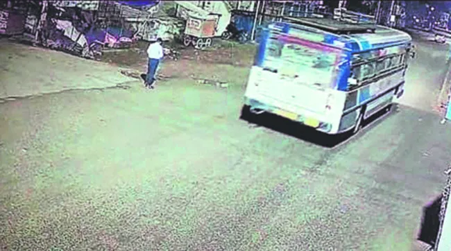 అద్దె బస్సే కొంప ముంచిందా?