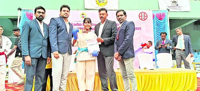 నవశక్తికి గోల్డ్‌ మెడల్‌ 