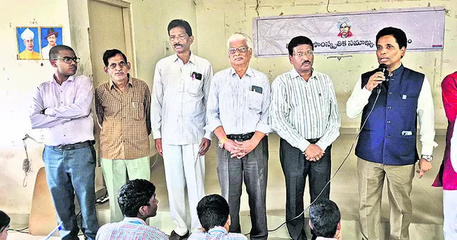 వ్యాసరచన, వక్తృత్వపోటీలకు అనూహ్య స్పందన