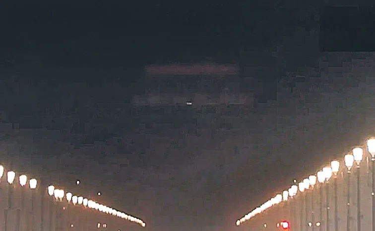 Delhi India Gate showed it disappearing behind the haze as AQI 