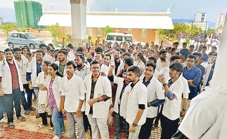 పోలీసులు వేధిస్తున్నారు