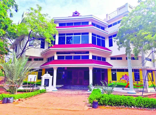 నిపుణులు లేకుండా విజ్ఞానం ఎలా? 