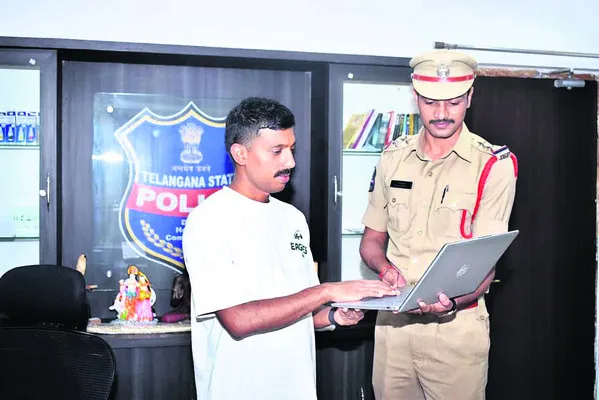 హెల్మెట్‌ ఆవశ్యకతపై షార్ట్‌ ఫిల్మ్‌ 